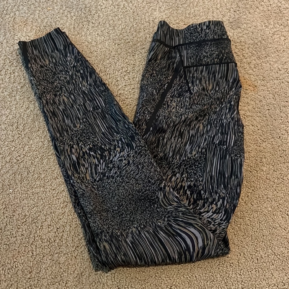 Lululemon LAB  High Rise Train Tights 28” - Picture 2 of 8